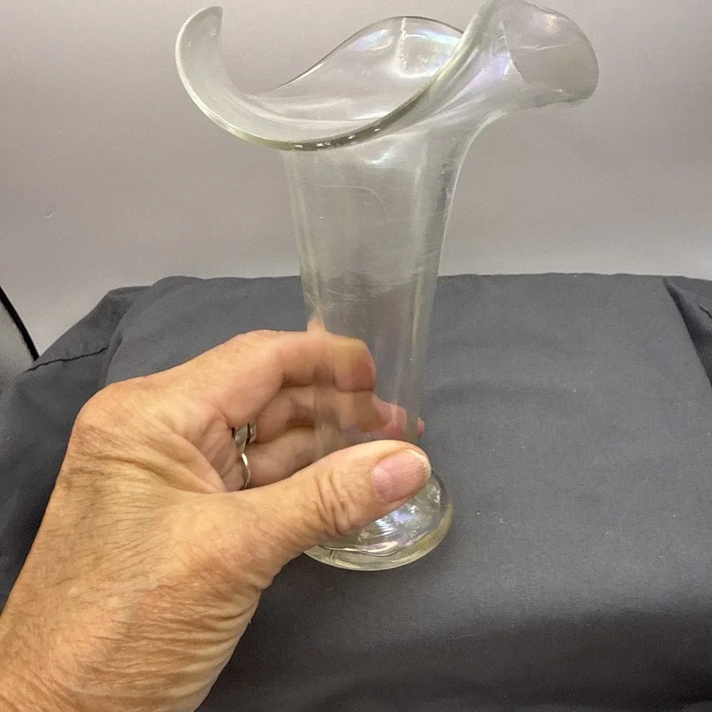 iridescent vase Clear Hand Blown Glass Hand Thrown. Pre Owned 6